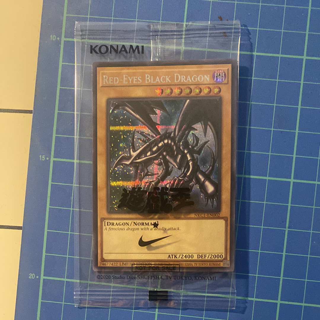 真紅眼の黒竜 SE [NKC1-EN002](遊戯王 x ナイキ エアーマックス 95 QS エアーマッスル House of Duel - 童実野町決闘遊戯館 限定プロモ) 