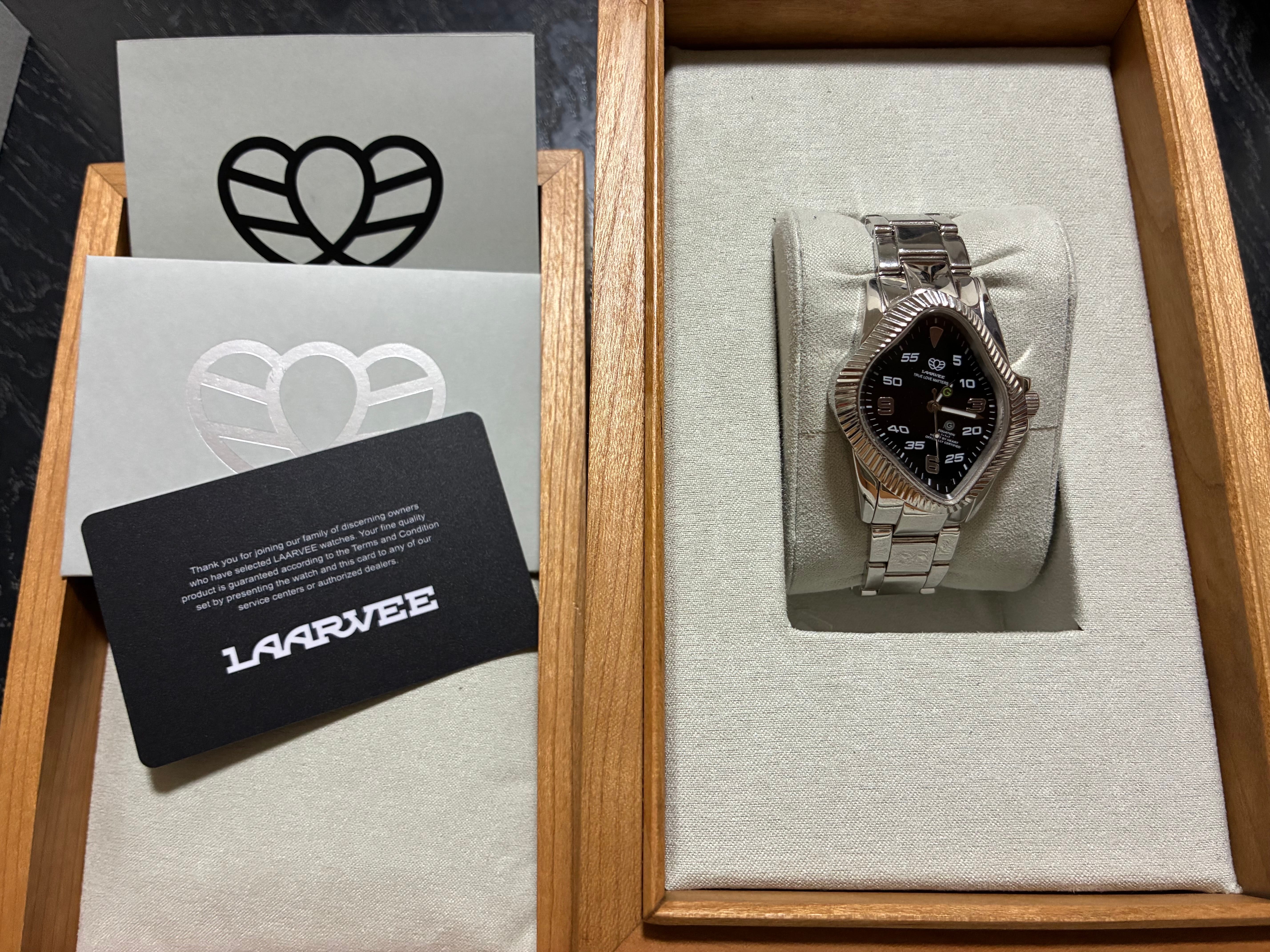 LAARVEE "Silver/Black" LAARVEE PEA106