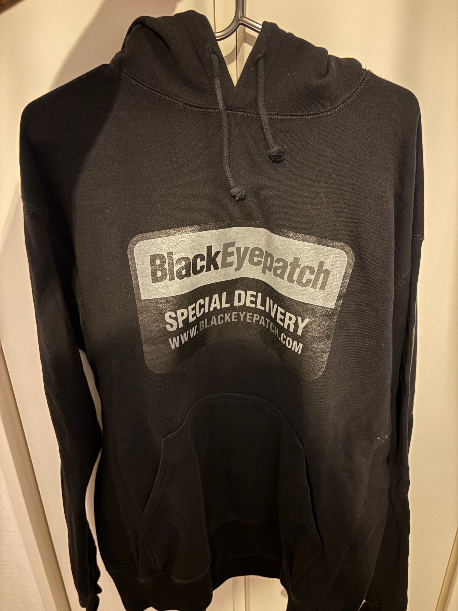 ブラックアイパッチ フーディ スペシャルデリバリー