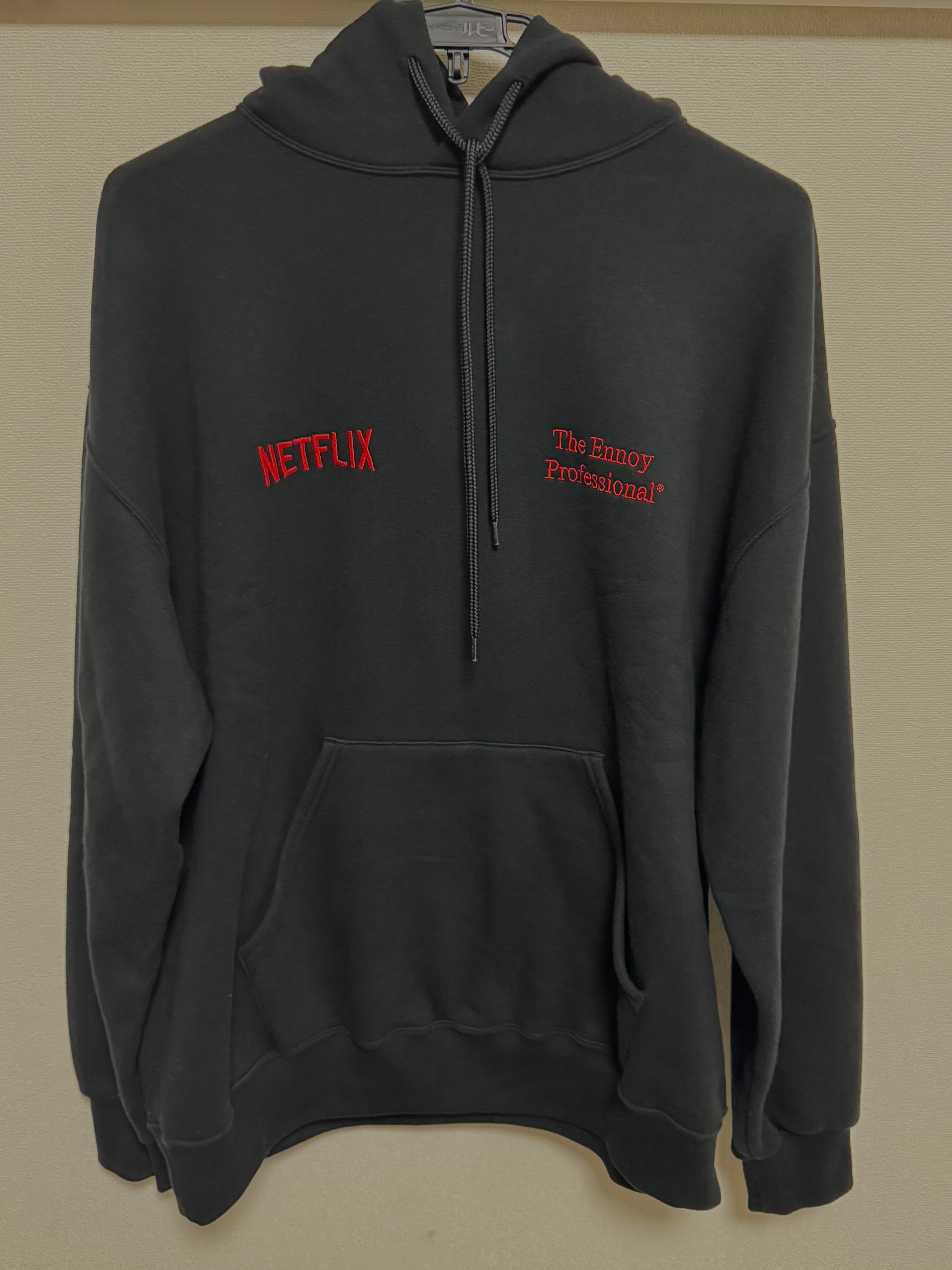 ENNOY Stylistshibutsu x Netflix 23AW Hoodie "Black/Netflix Red"