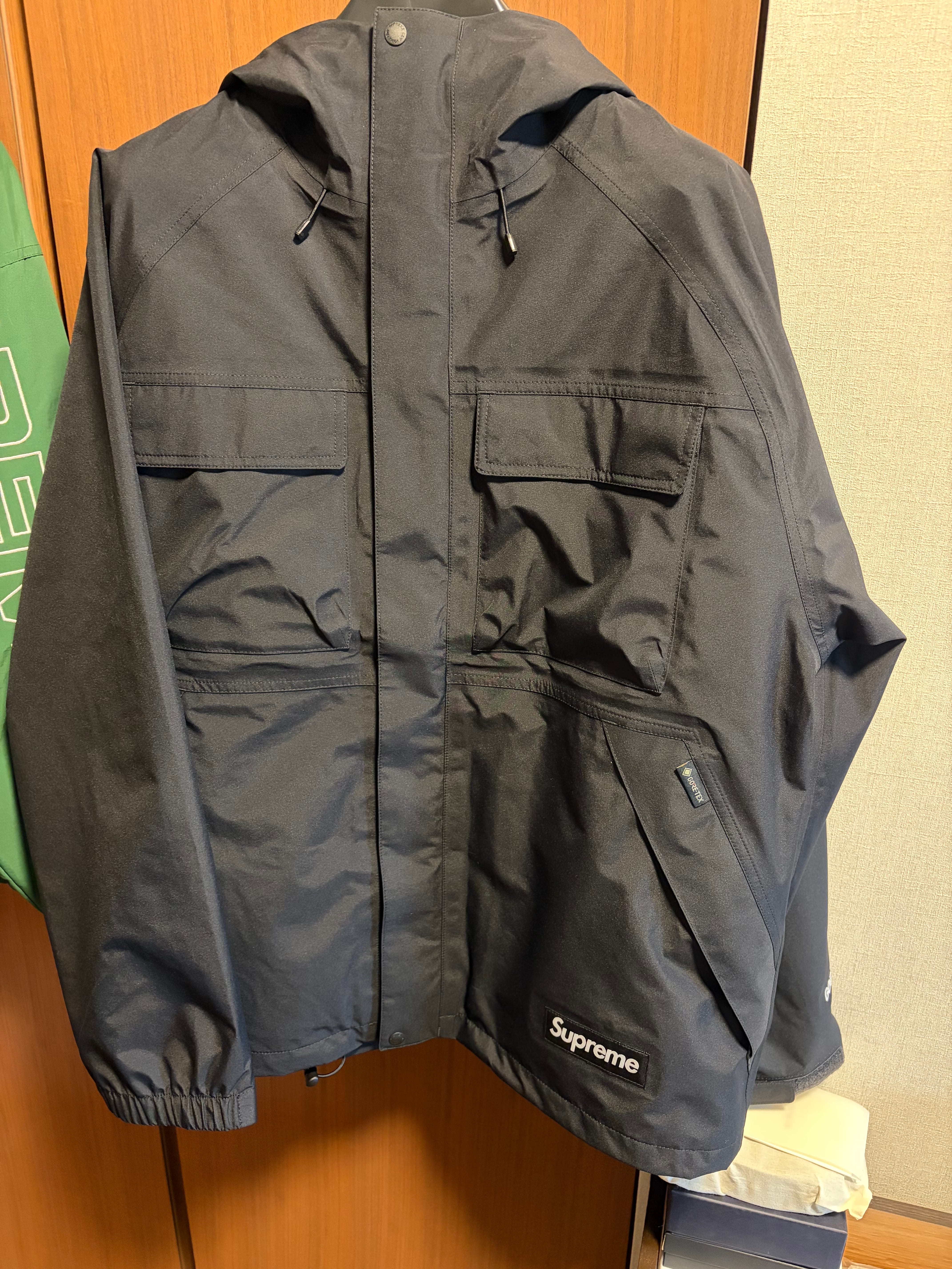 Supreme GORE-TEX Shell Jacket "Black"