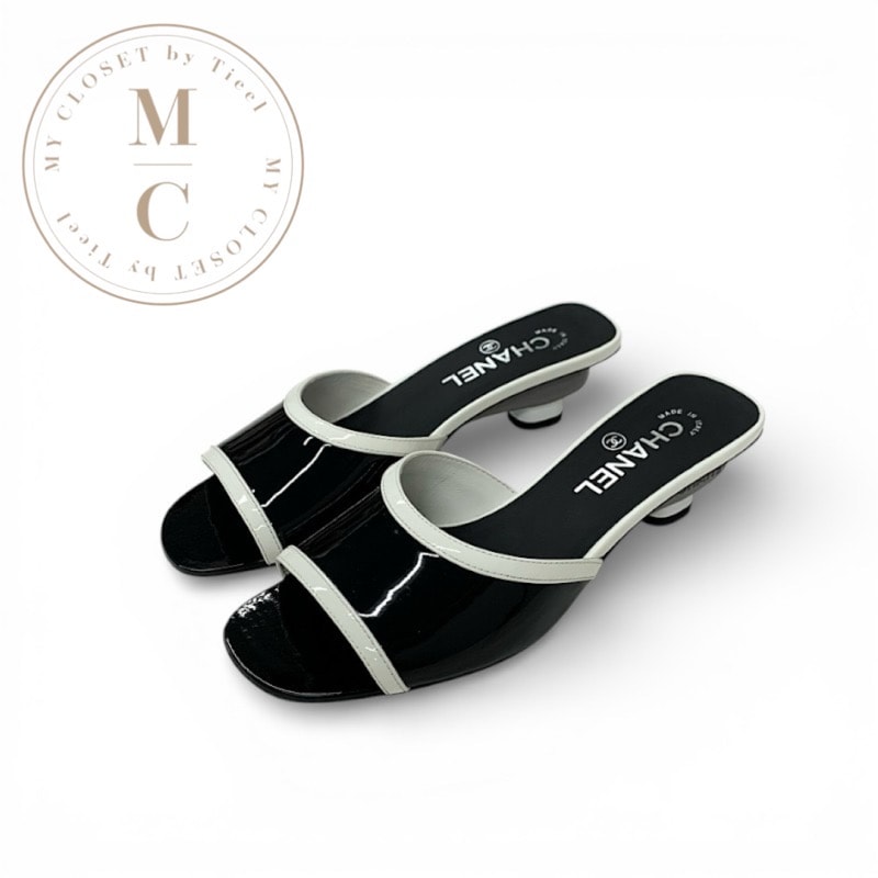 シャネル CHANEL サンダル 靴 シューズ パテント ブラック ホワイト 未使用 ロゴ ミュール
