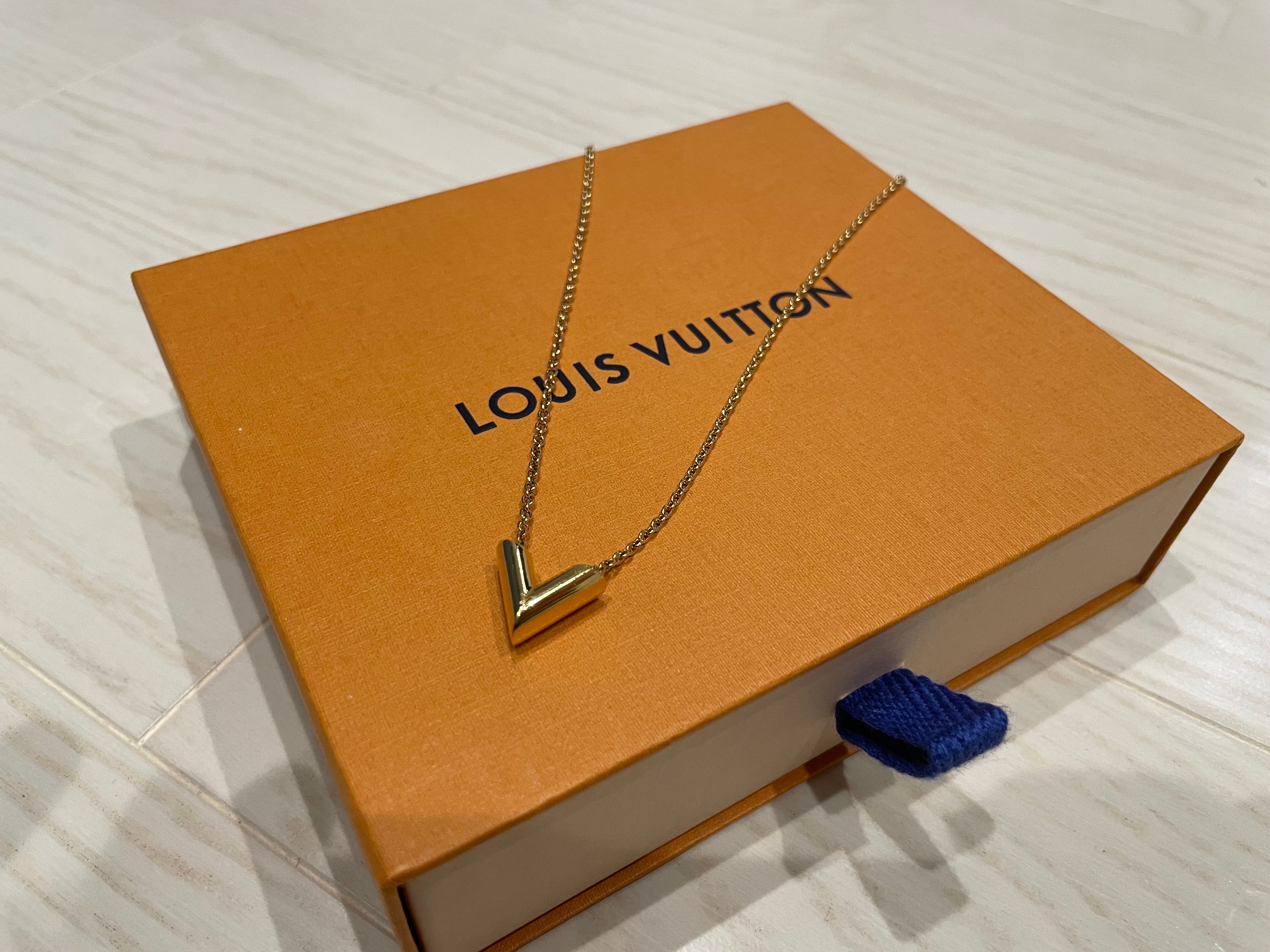 Louis Vuitton Essential V Necklace "Gold"