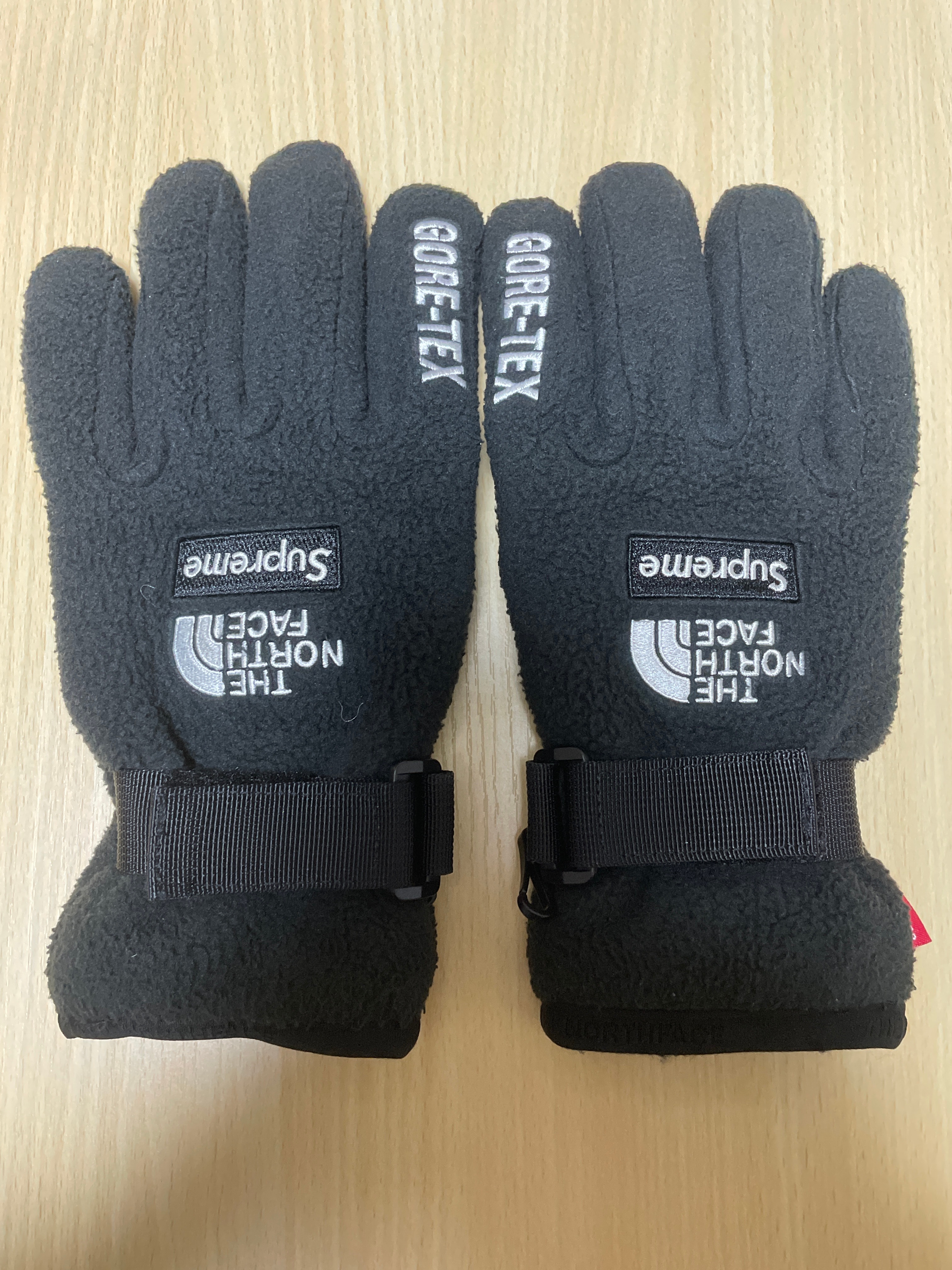 Supreme x The North Face RTG Fleece Gloves "Black"