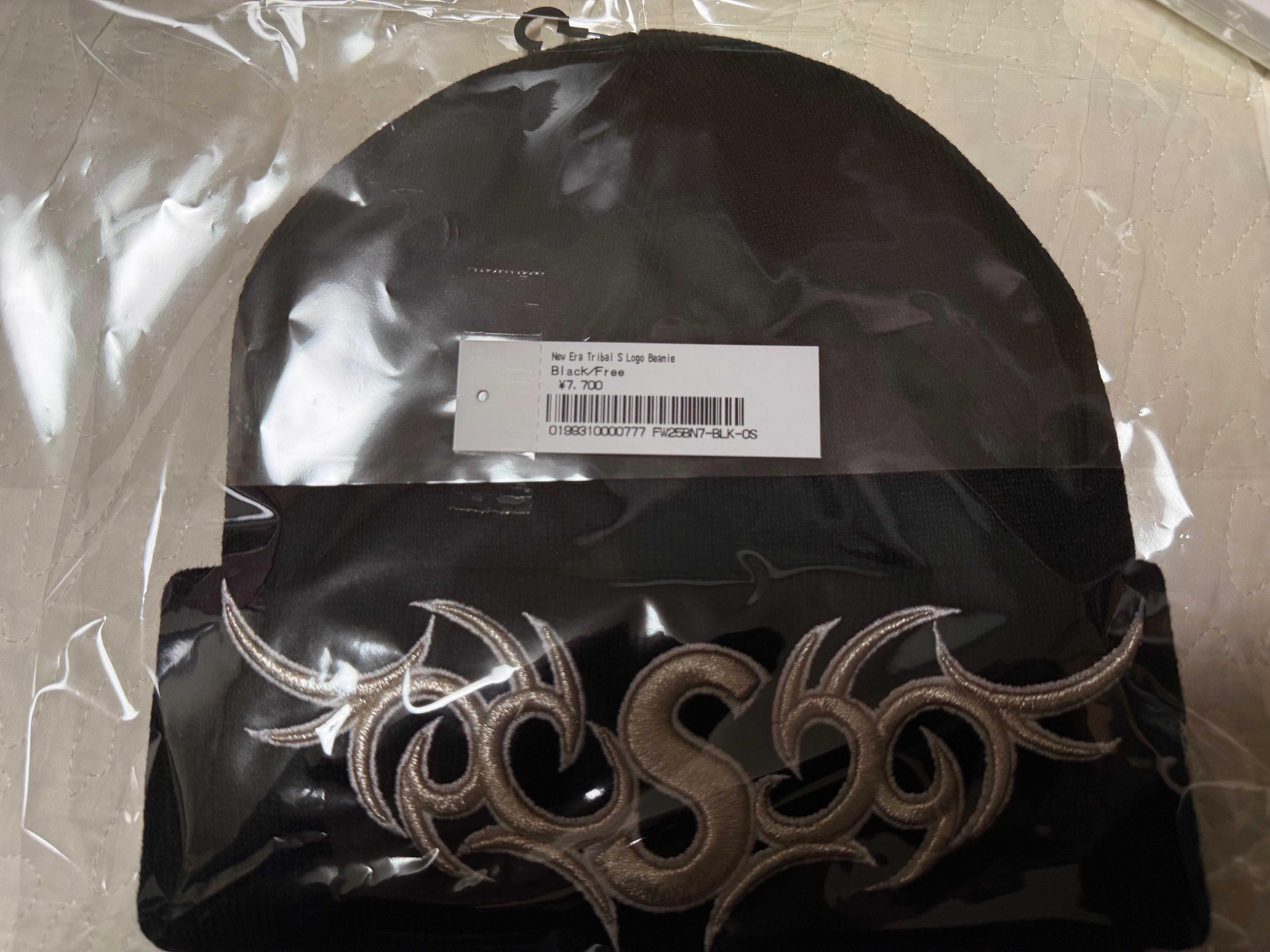 シュプリーム ニューエラ トライバル Sロゴ ビーニー "ブラック"