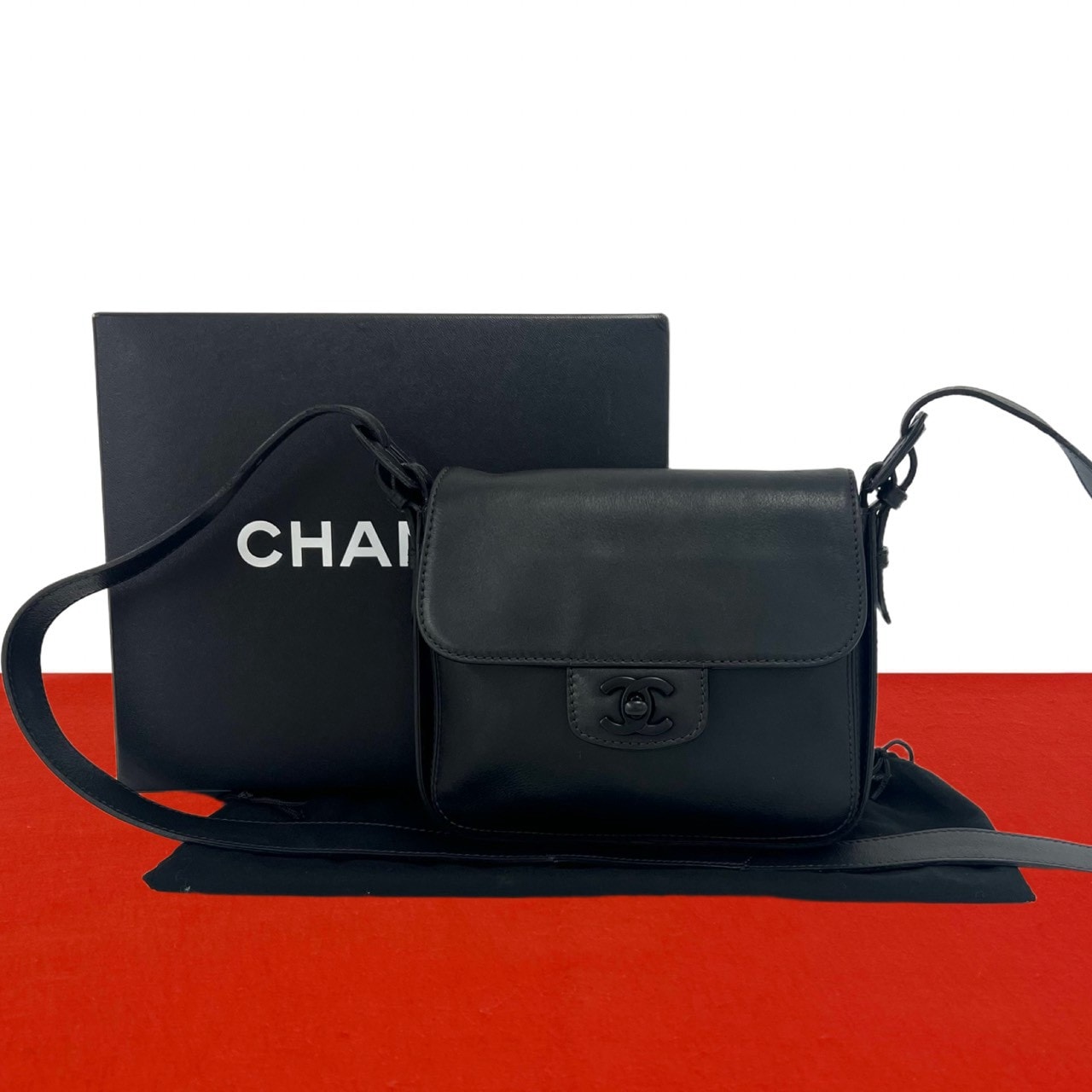CHANEL シャネル ココマーク レザー ショルダーバッグ ブラック
718-3