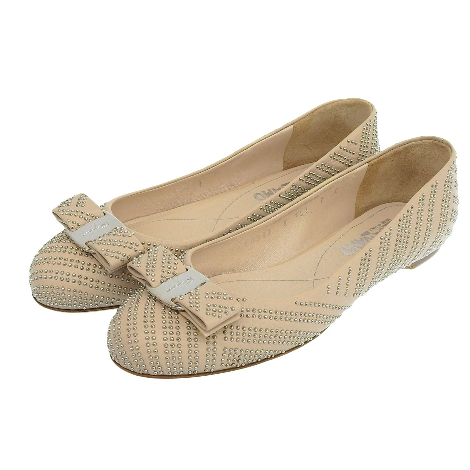 ⭐️未使用品⭐️　サルヴァトーレフェラガモ　ヴァラ　バレリーナシューズ　ベージュ FERRAGAMO フェラガモ パンプス VARINA QUILTED バレリーナ