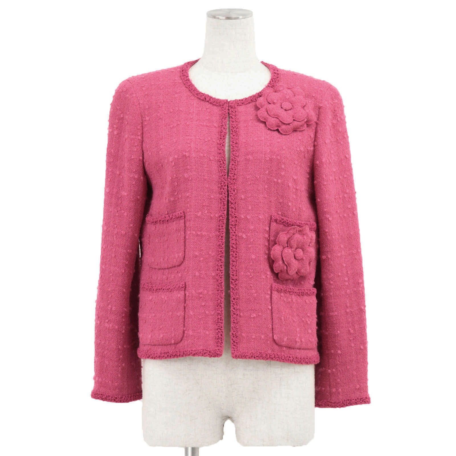 【美品】CHANEL シャネル ジャケット ツイード サイズ 40 レディース P36437 2009年製 COCOマーク ロゴ ノーカラー コサージュ ブローチ モヘアブレンド アウター コサージュ×2付属 ピンク 桃色 フランス製 カール・ラガーフェルド期