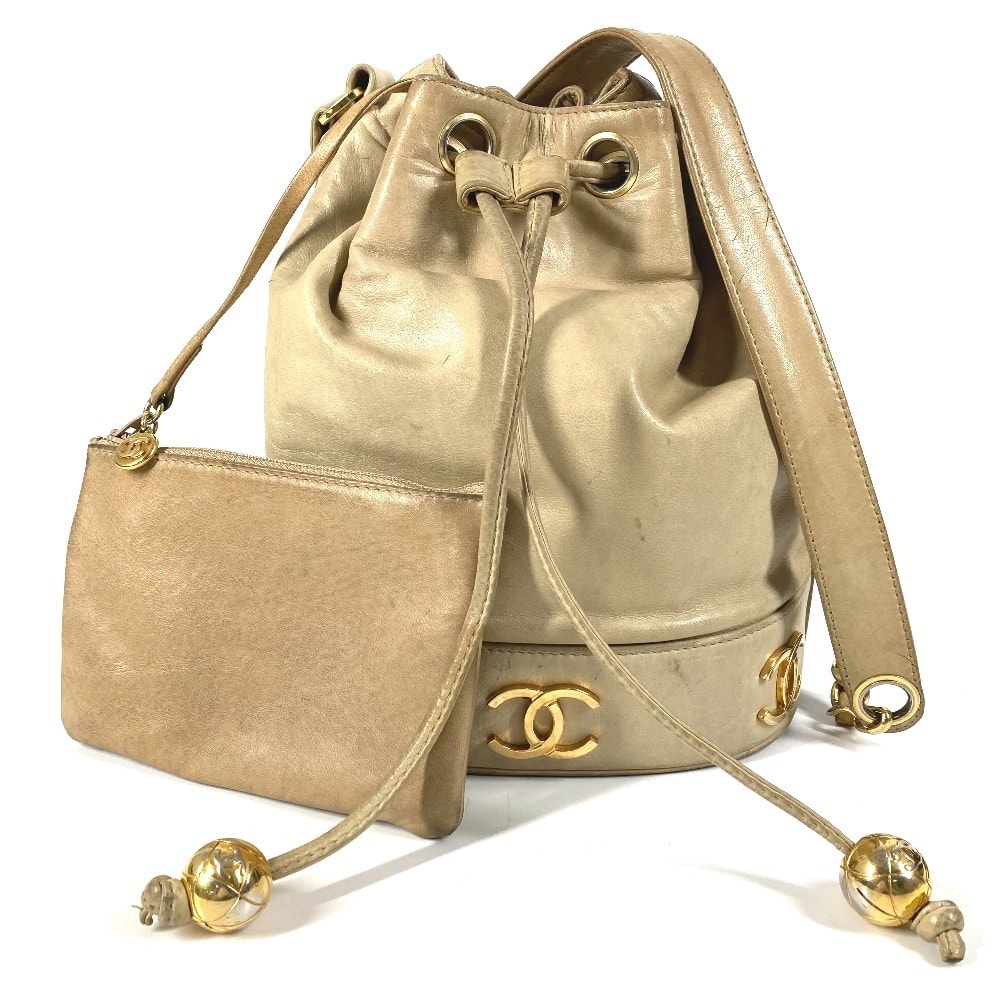 シャネル CHANEL トリプルココ CC ココマーク ロゴ 巾着 ヴィンテージ カバン 斜め掛け ポーチ付き ショルダーバッグ レザー ベージュ