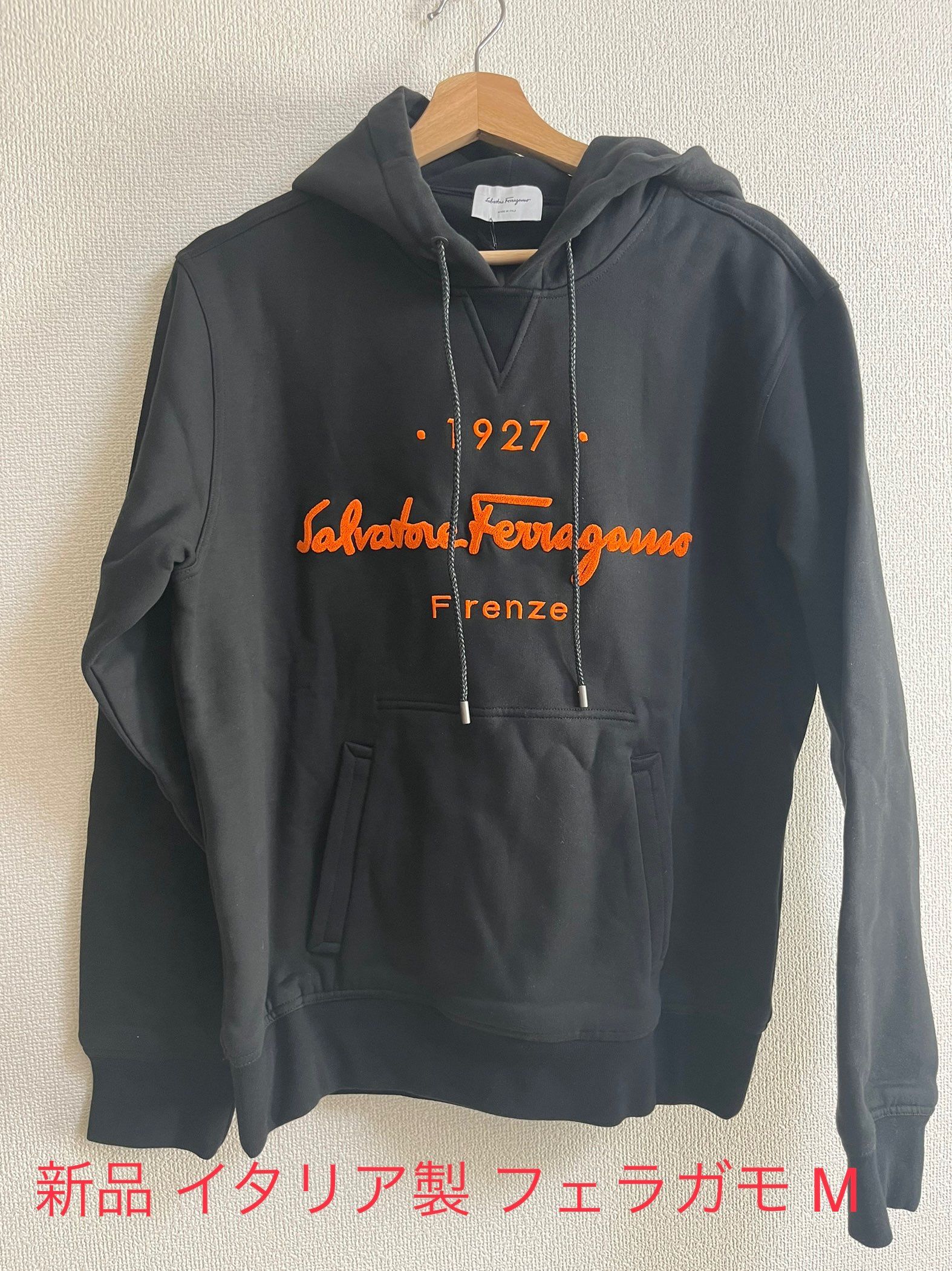 新品 フェラガモ ブラック ロゴ パーカー