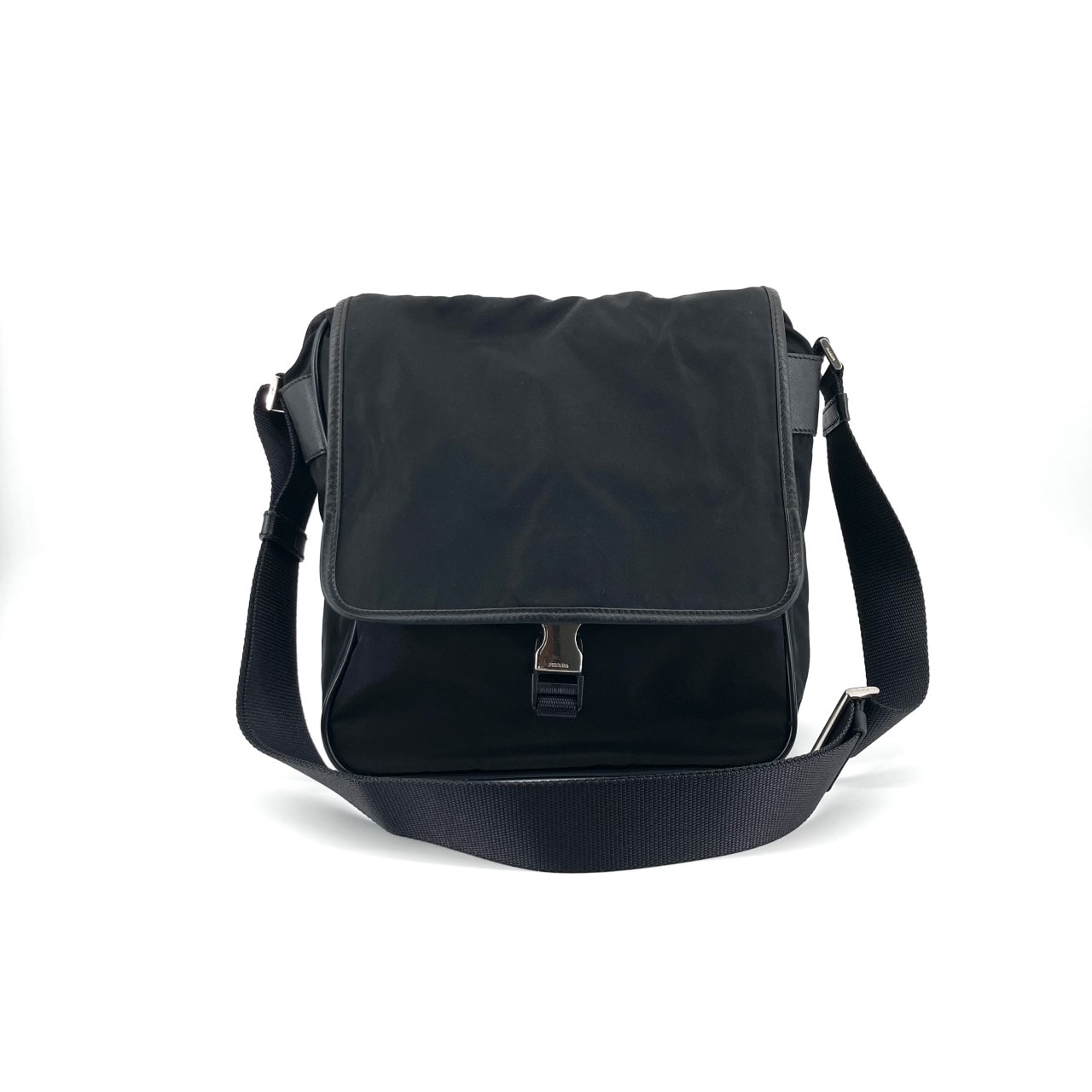 PRADA(プラダ) 三角ロゴプレート テスートナイロン サフィアーノレザートリミング バックル金具付きフラップ ショルダーバッグ ブラック