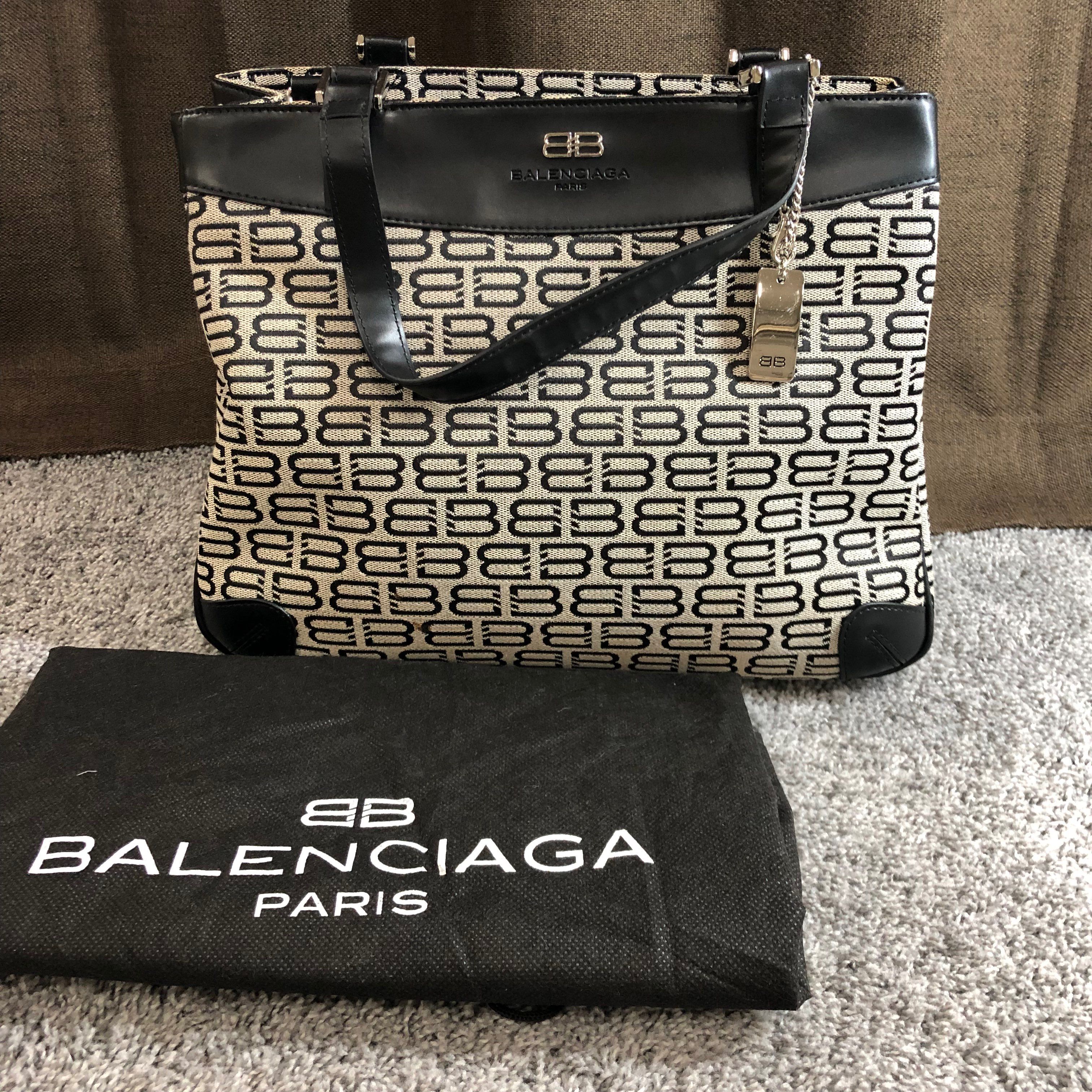 バレンシアガ ステラロゴラウンドバッグ