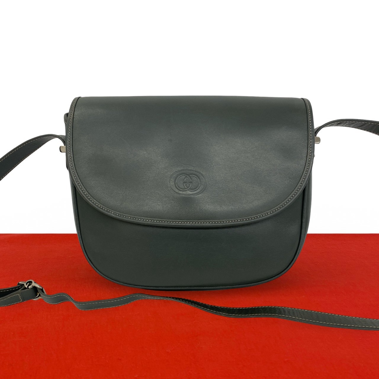 GUCCI グッチ GG ロゴ レザー ショルダーバッグ グレー
42820