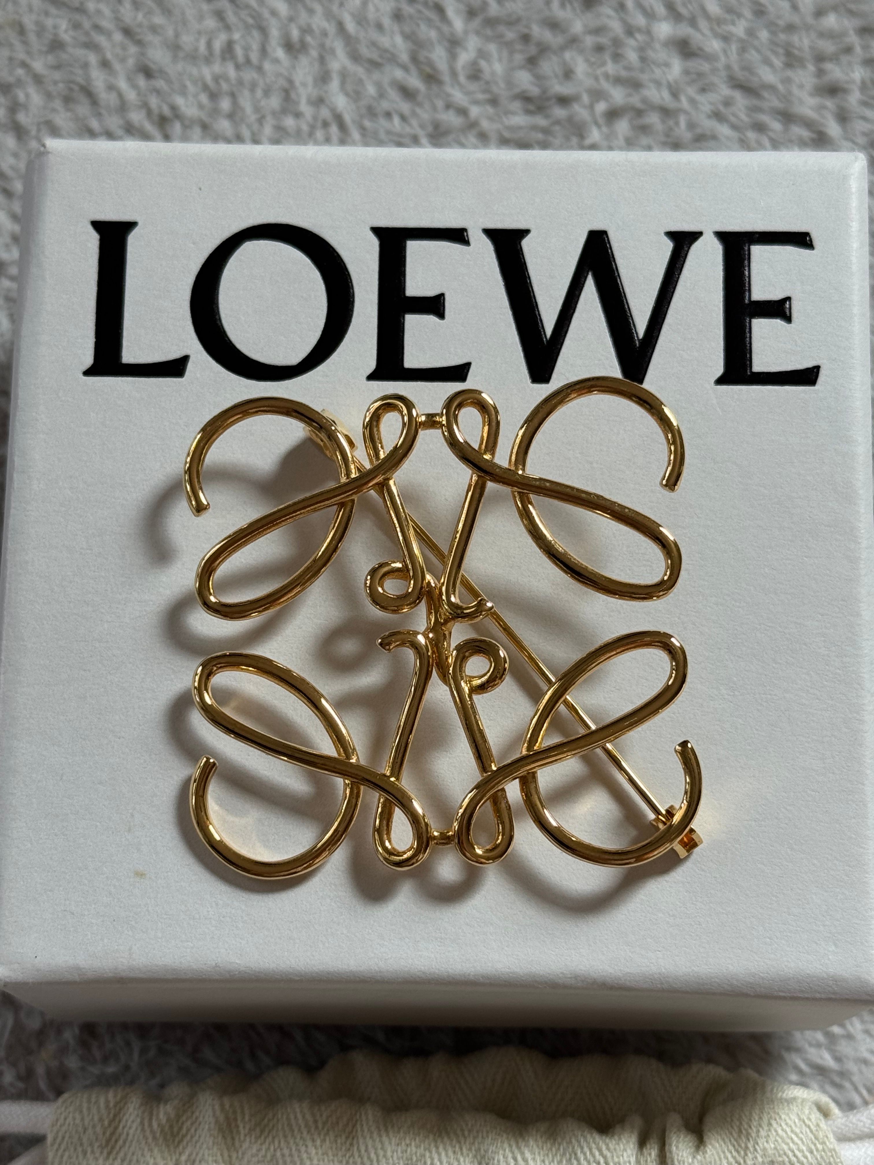 ロエベ アナグラムブローチ