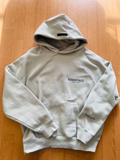 ESSENTIALS フーディ