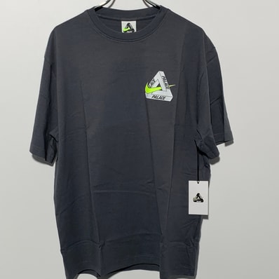 PALACE x Nike Tri Swoosh T-Shirt "Charcoal"