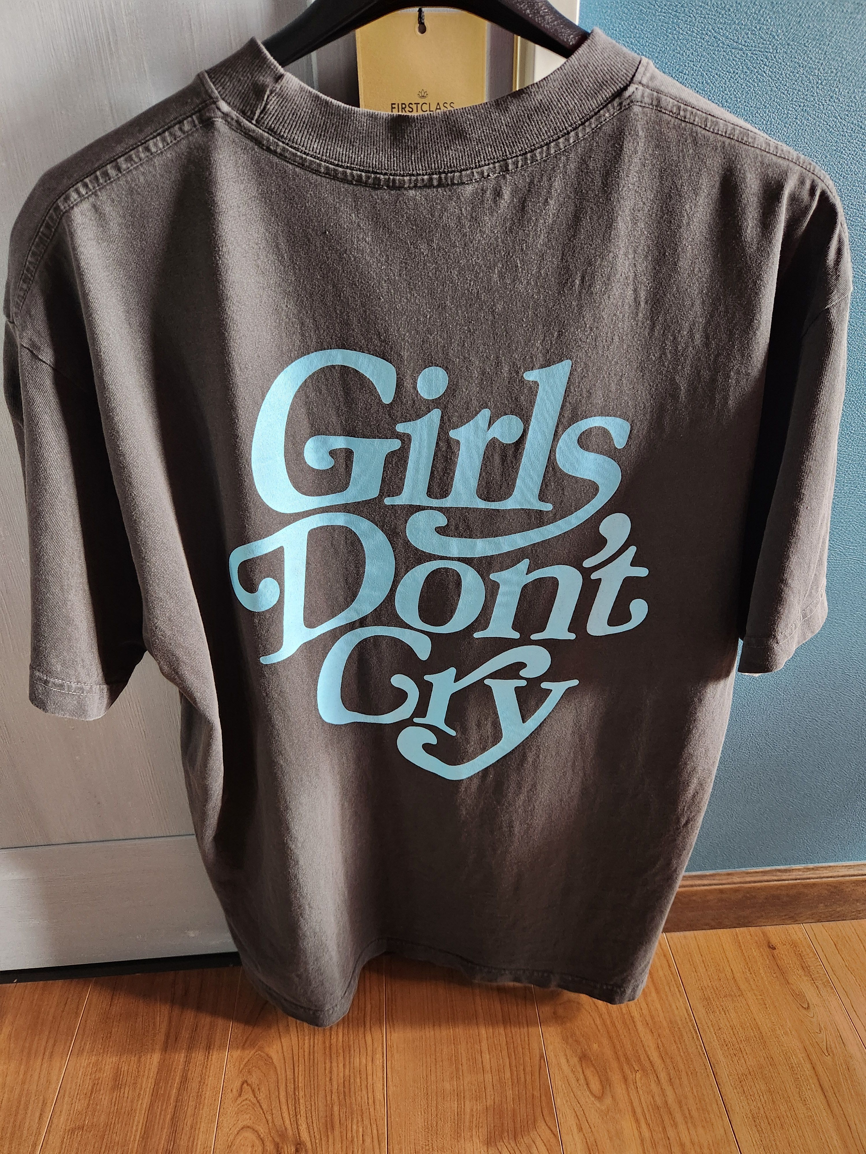 Girls Don't Cry OTSUMO PLAZA Exclusive Item GDC Logo T-shirt "Charcoal" / VERDY