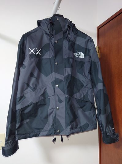 The North Face Kaws Retro 1986 Mountain Jacket "Black"