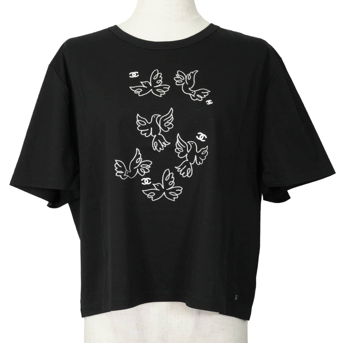 2022年クルーズコレクション CHANEL シャネル 半袖Tシャツ ジャンコクトー 鳥刺しゅう ココマーク 黒 (ブラック)/白 (ホワイト) コットン #XL シルバー金具 P72139 新品未使用