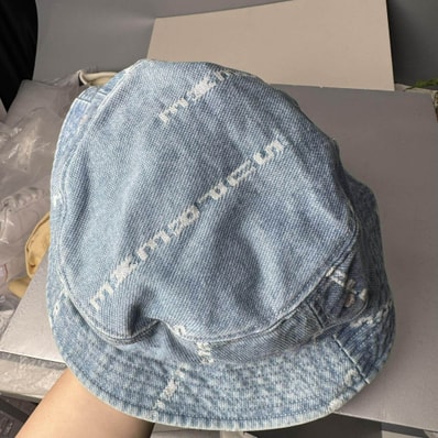 SUPREME LOGO STRIPE JACQUARD CRUSHER