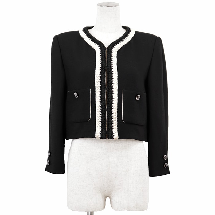 CHANEL シャネル SAMPLE not for resale ジャケット 38 レディース P71865 2021 PRE FALL CC ロゴ ラインストーン クレープ シルク100% ノーカラー ニットトリミング 短丈 ブラック アイボリー 黒 仏製
