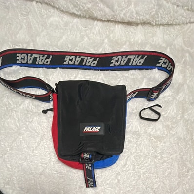 PALACE Genius Shot Bag "Black"