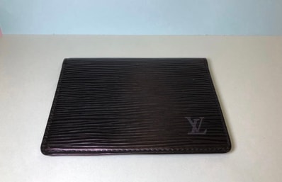 Louis Vuitton Porte 2 Carte Vertical Epi "Noir"