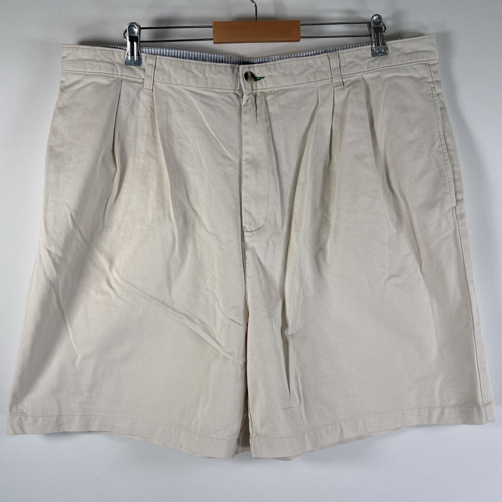 古着 トミーヒルフィガー TOMMY HILFIGER ショートパンツ チノショーツ ワンポイントロゴ 大きいサイズ ハーフパンツ w42  ホワイト系 メンズ