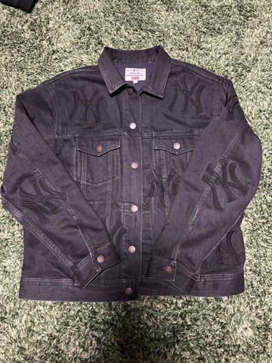 Supreme New York YankeesTM Denim Trucker Jacket "Black"