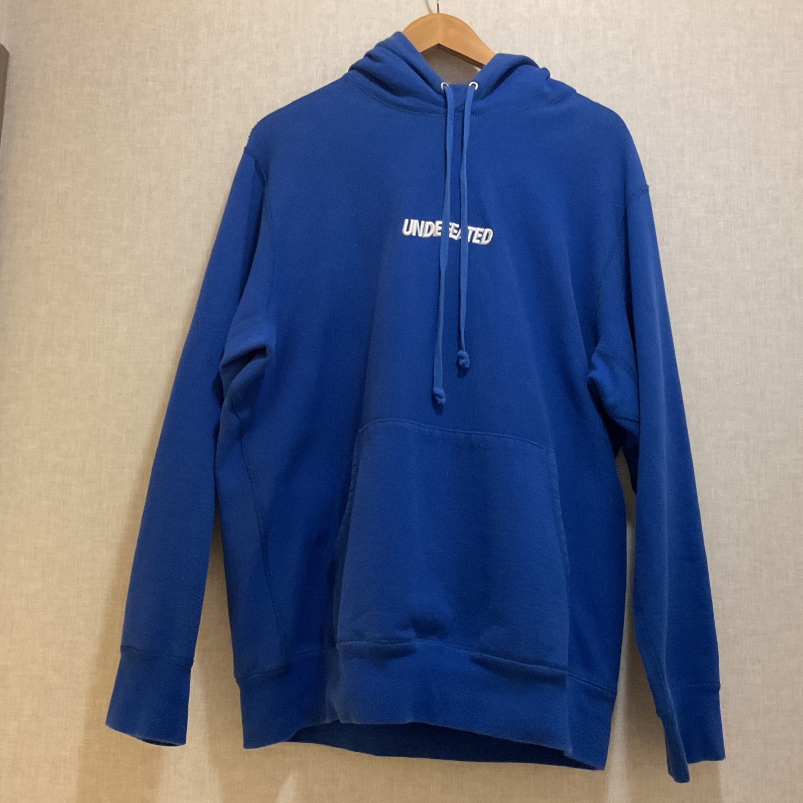 UNDEFEATED 【アンディフィーテッド】 パーカー ブルー L