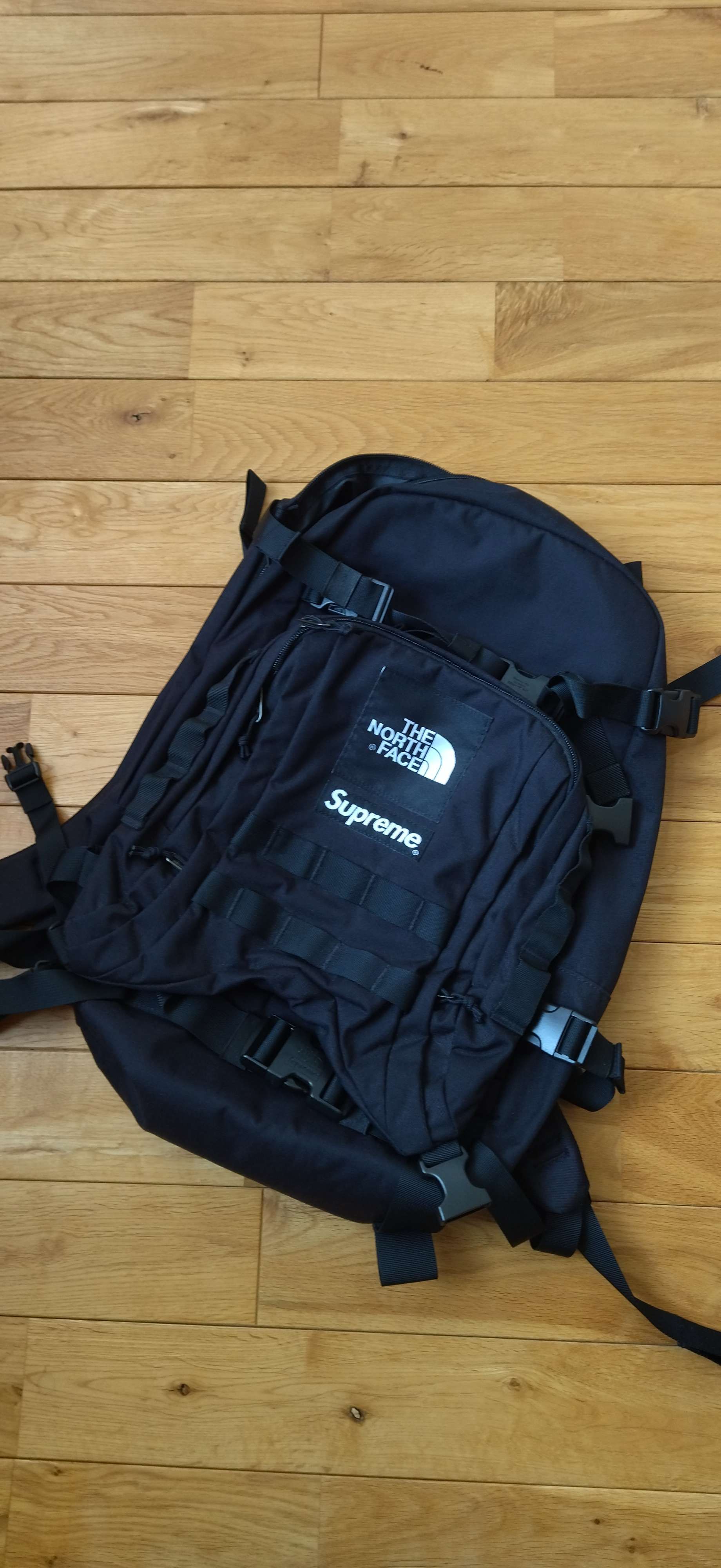 Supreme x The North Face RTG Backpack. 35L "Black"