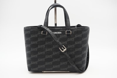 美品 BALENCIAGA バレンシアガ BBモノグラム シグネチャー スモール ショッパーバッグ 702699 2wayトートバッグ ブラック グレー コーティングキャンバス レディース