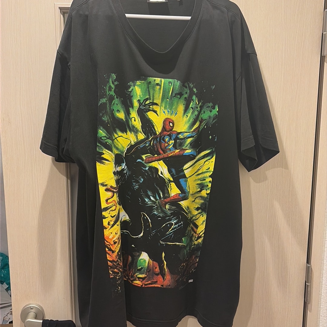 Marvel x Kith Spider-Man Venom Battle Vintage Tee "Black"