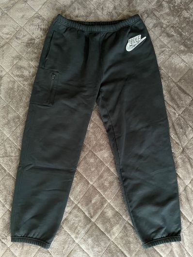 Supreme / Nike® Cargo Sweatpant "Black"