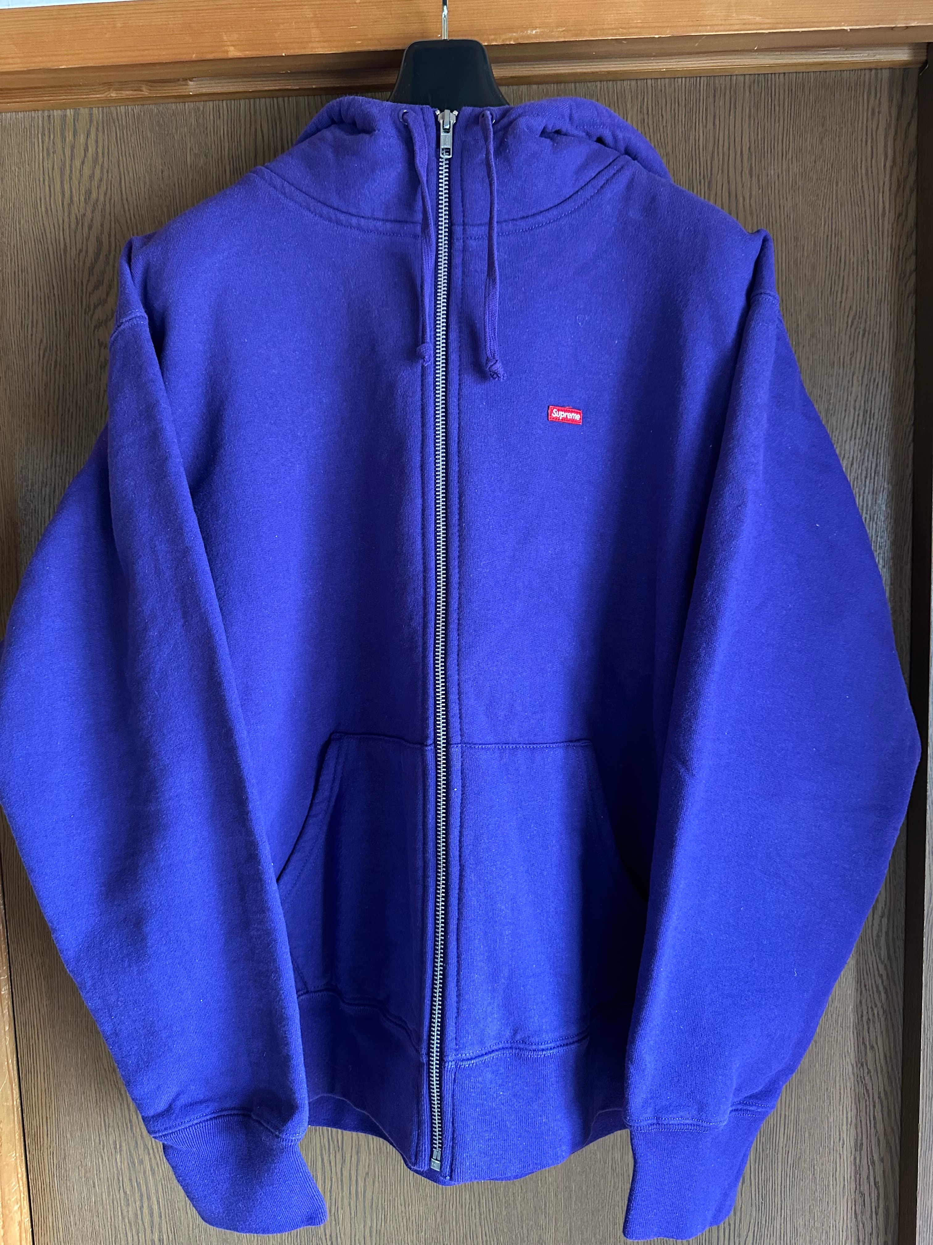 スモールボックス　ジップアップフーディ　パープル