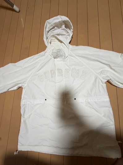 シュプリーム Supreme Arc Logo Anorak ホワイト 白 アーチロゴ刺繍 ハーフジップ アノラック フード付き 薄手ブルゾン ストリート