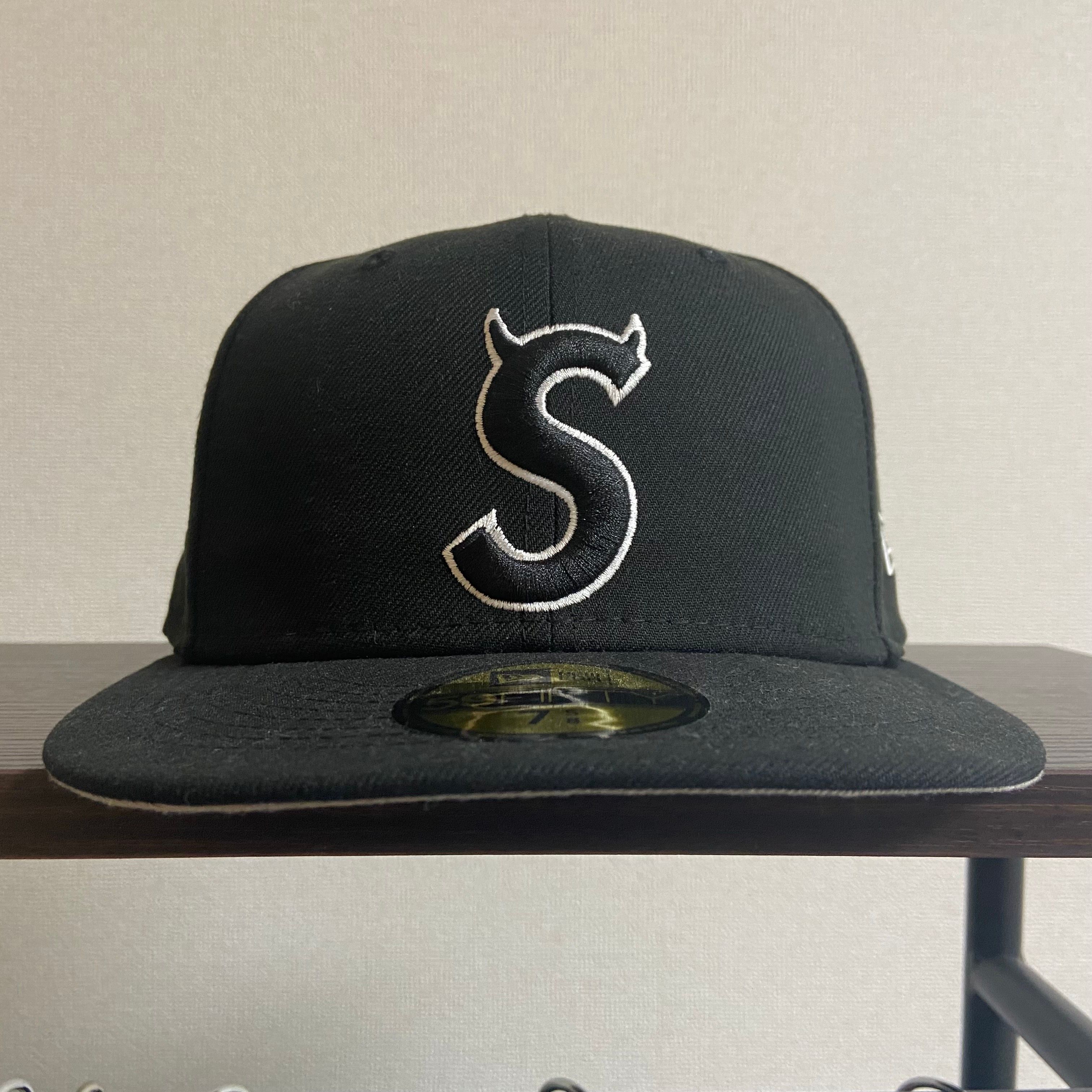 Supreme S Logo New Era "Black" (22FW)