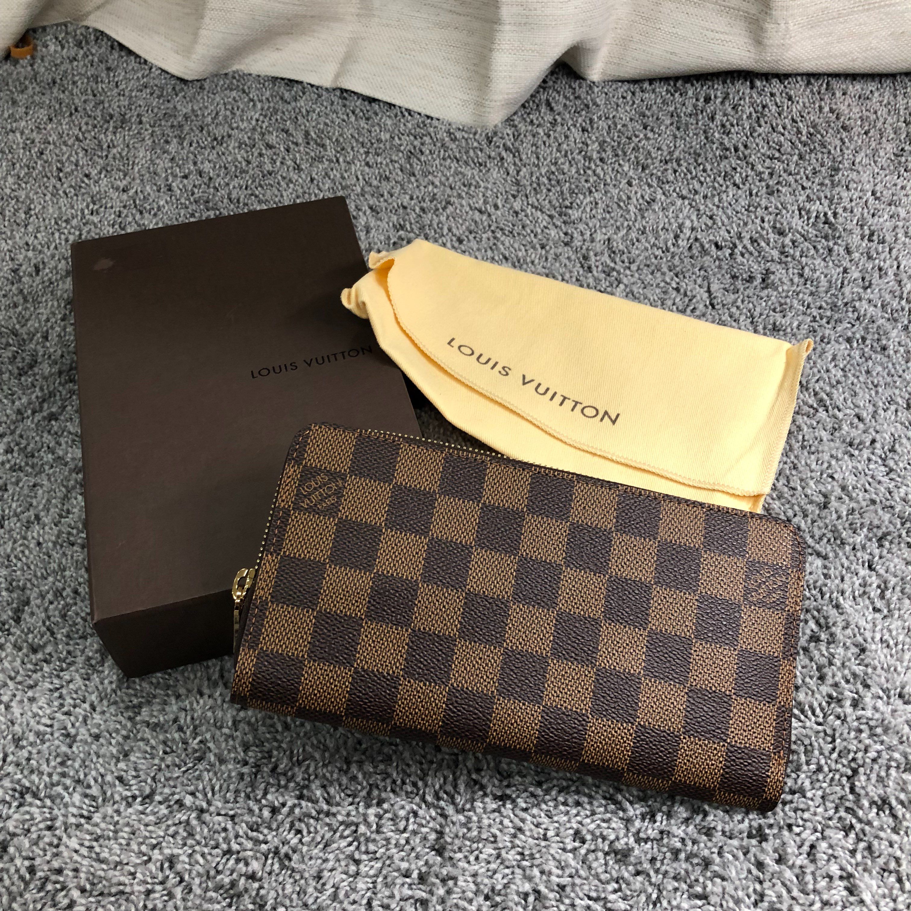 Louis Vuitton Zippy Wallet Damier