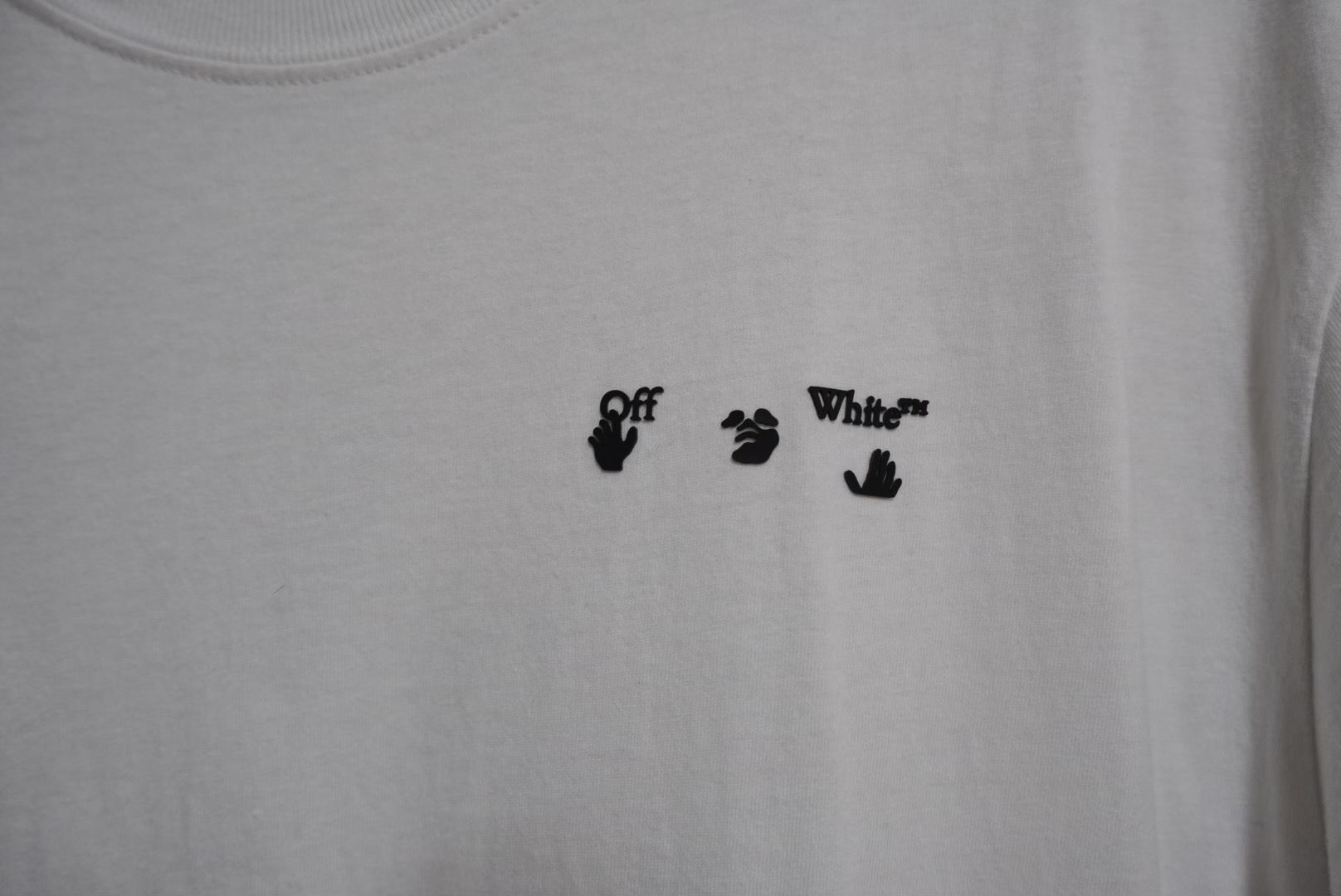 オフホワイト Tシャツ