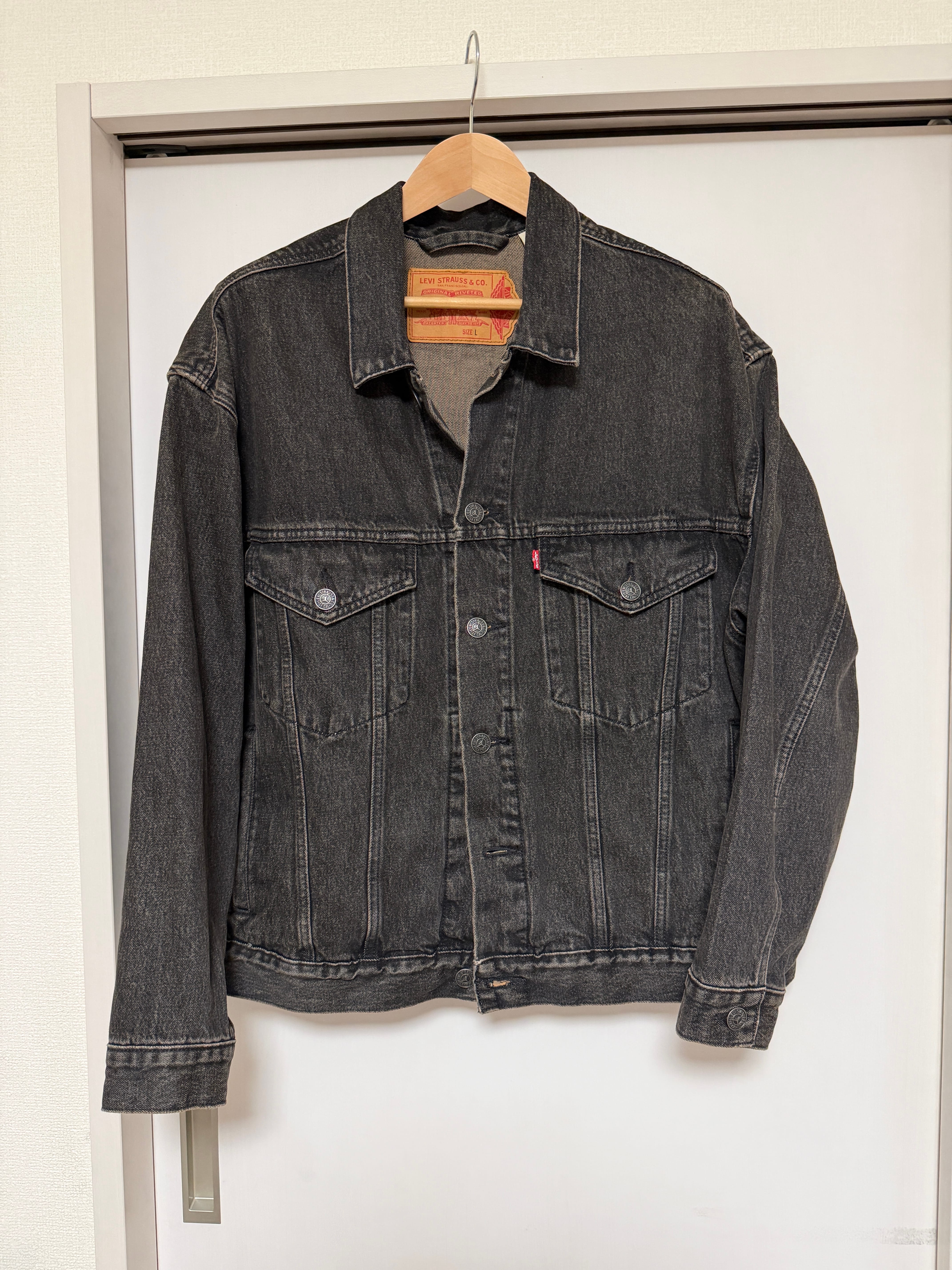 Nike Jordan x LEVI'S Type III Denim Trucker Jacket "Black Wash"