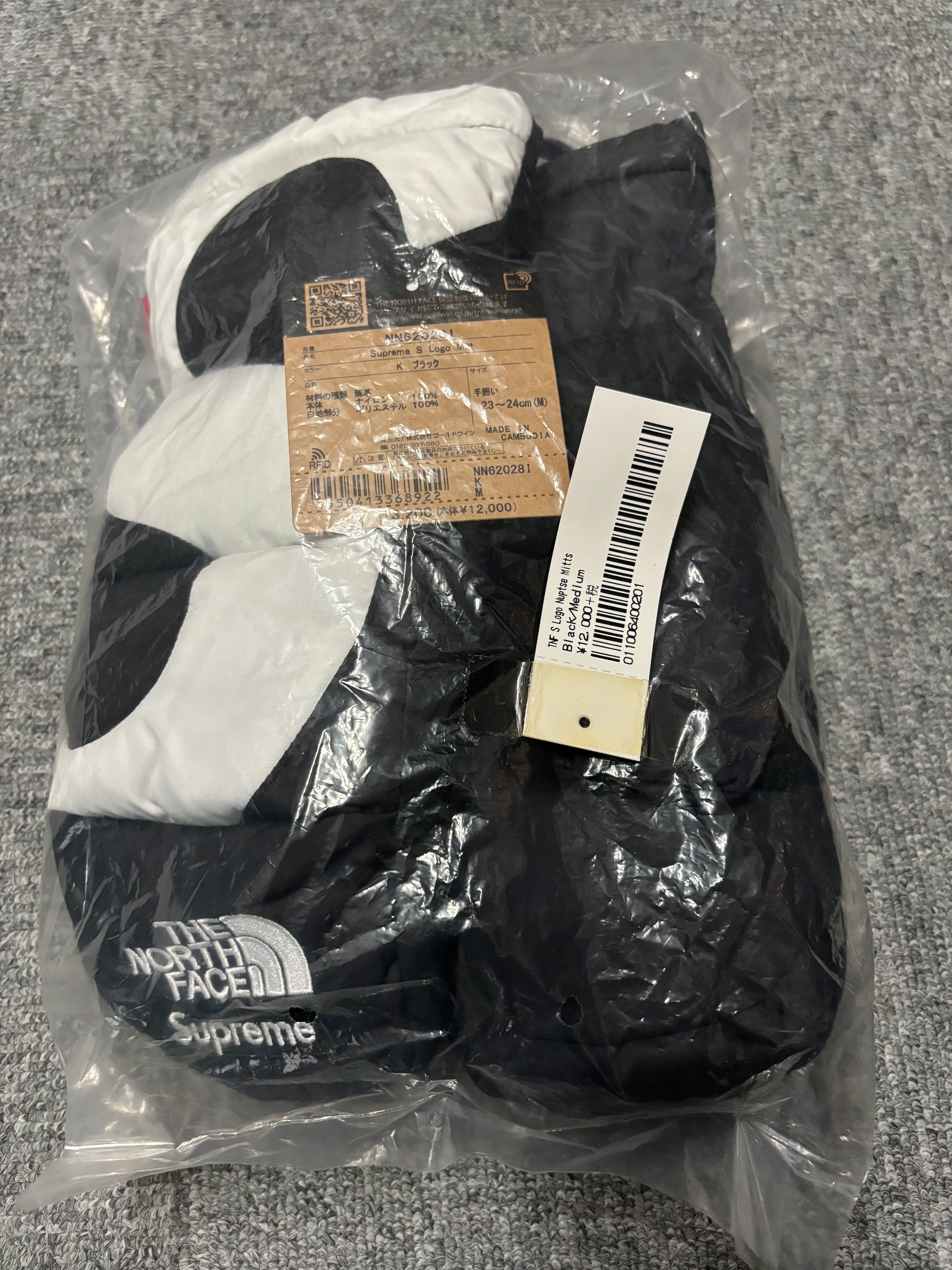 Supreme x The North Face S Logo Nuptse Mitts "Black"