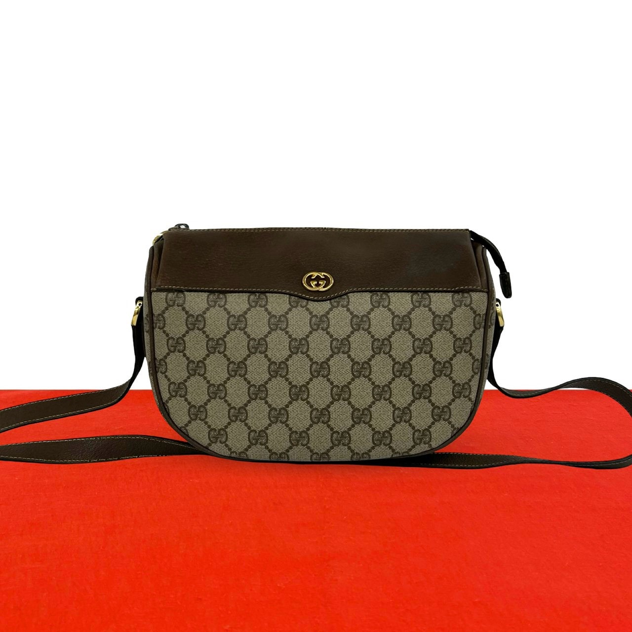 GUCCI グッチ GG ロゴ 金具 PVC レザー ショルダーバッグ ブラウン
 32649