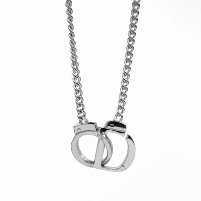 Dior ディオール 手錠 handcuffs CDロゴ ネックレス
ペンダント メタル シルバー レディース
【中古】