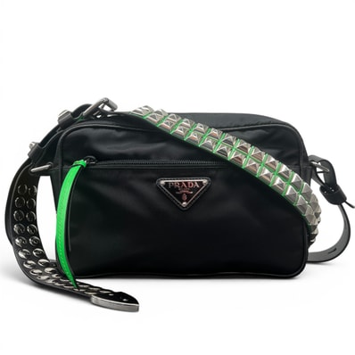 PRADA 希少 極美品 プラダ Re-Nylon サフィアーノレザー リナイロン スタッズ ショルダーバッグ 1BC167 ナイロン レザー ブラック グリーン トライアングルロゴ 三角プレート ロゴプレート クロスボディ ポシェット Aランク 鑑定済 中古