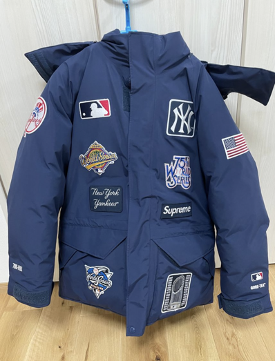 Supreme / New York Yankees GORE TEX 700-Fill Down Jacket "Navy"