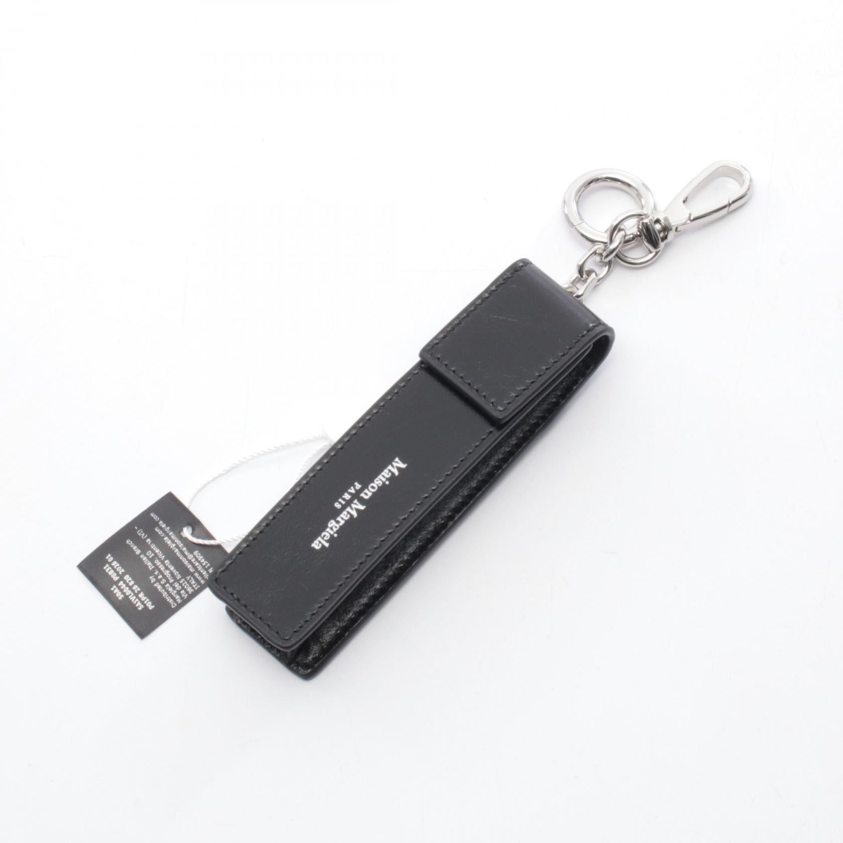 メゾン マルジェラ Maison Margiela LEATHER HOLDER CHARM チャーム アクセサリー レザー メンズ レディース ブラック系 SA1VL0044P88318013 【新品】