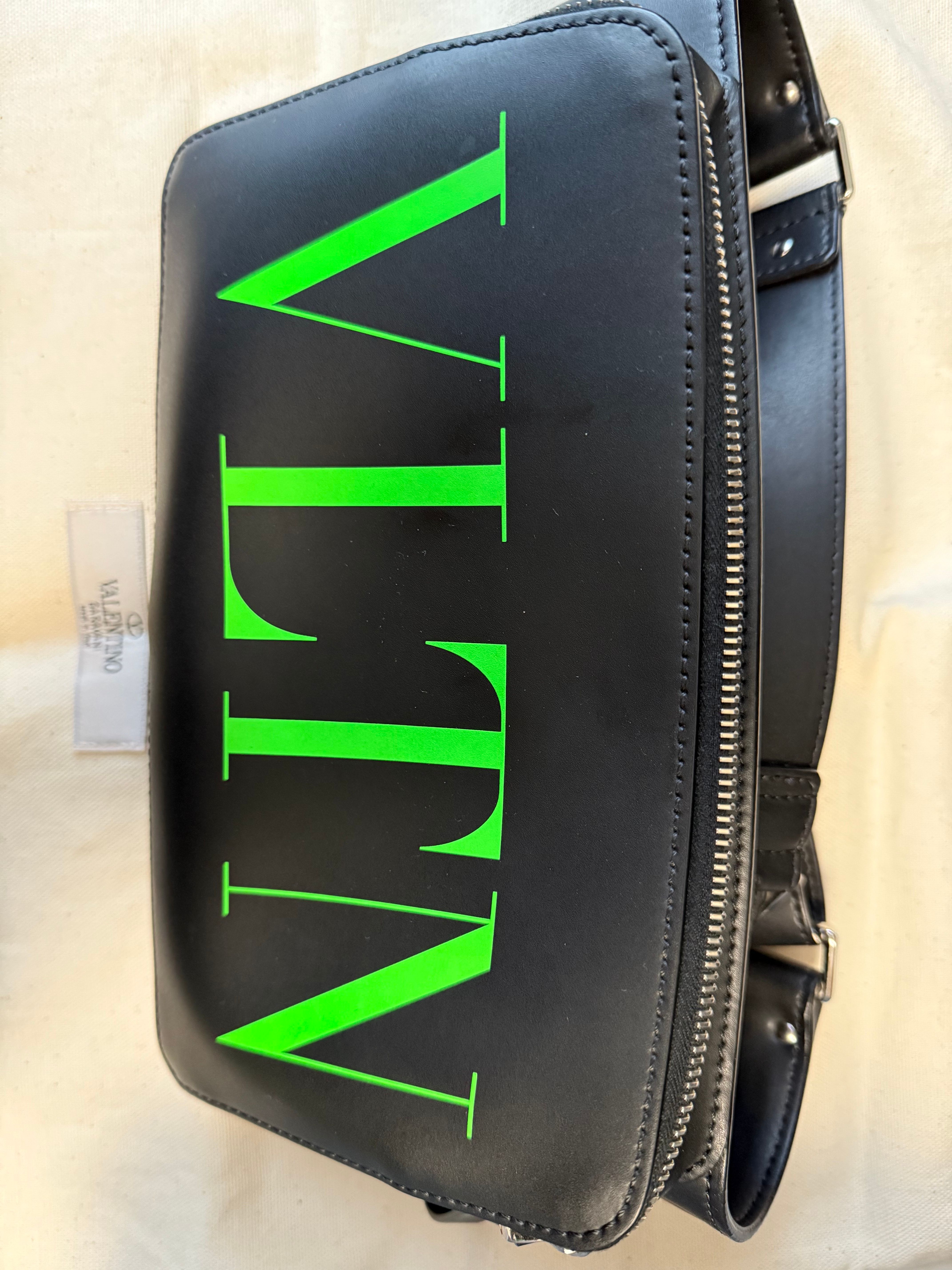 ヴァレンティノ VLTN レザー ベルトバッグ "ブラック/レッド" TY2B0719