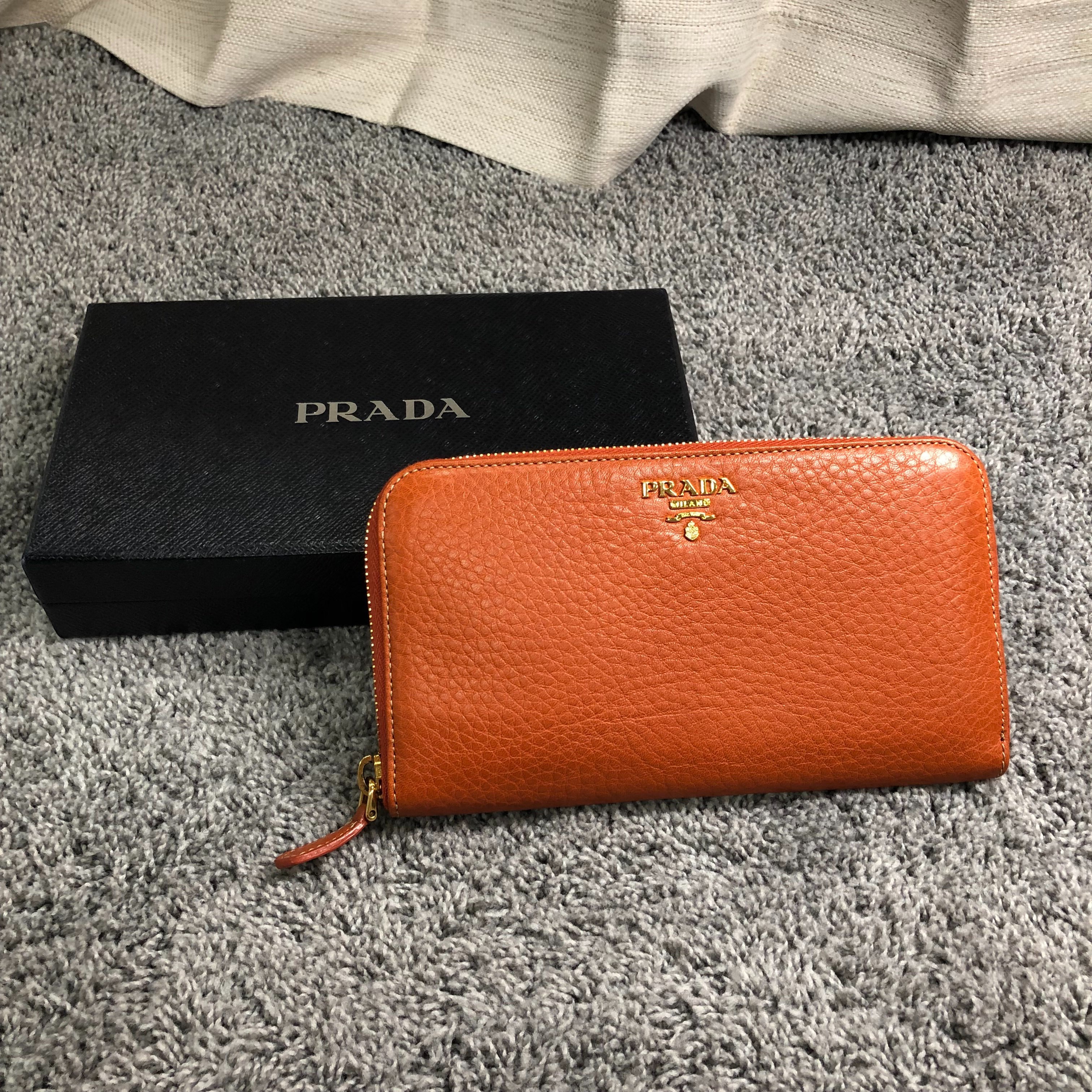 プラダ 長財布