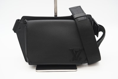LOUIS VUITTON ルイ・ヴィトン LVアエログラム テイクオフ スリング M57081 ウエストバッグ ブラック トリヨンレザー メンズ