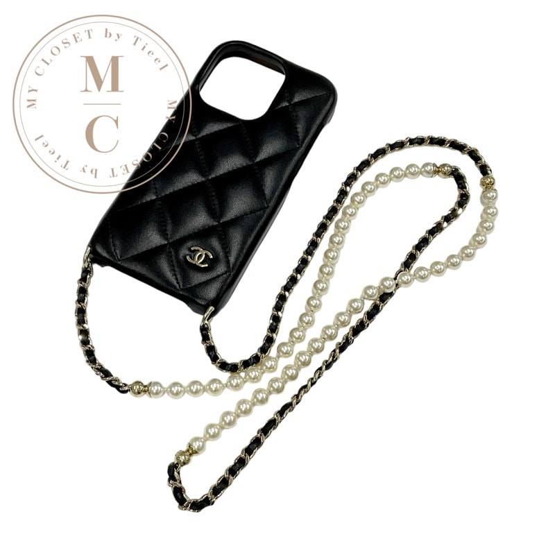 シャネル CHANEL 携帯・スマホアクセサリー ブラック ゴールド ココマーク マトラッセ ラムスキン iPhone14pro iPhoneケース パールチェーン